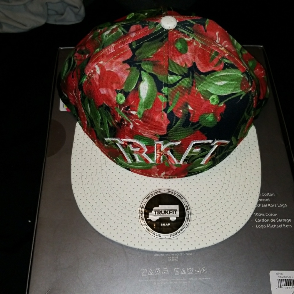 Truck fit snap back